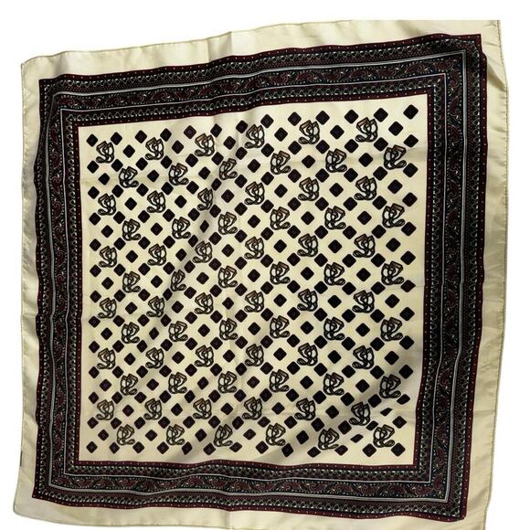 Lasies Equestrain Scarf with Stirrups and Leathers 22x22 - Picture 7 of 8